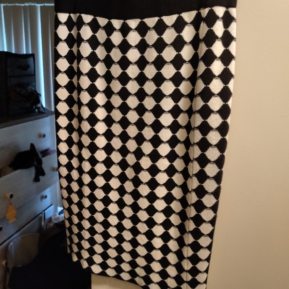 Black and white knit skirt size extra large - Picture 2 of 4